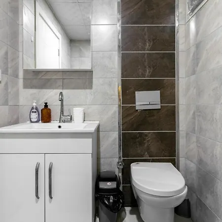 公寓 Flat Near Hadrians Gate N Mermerli 安塔利亚